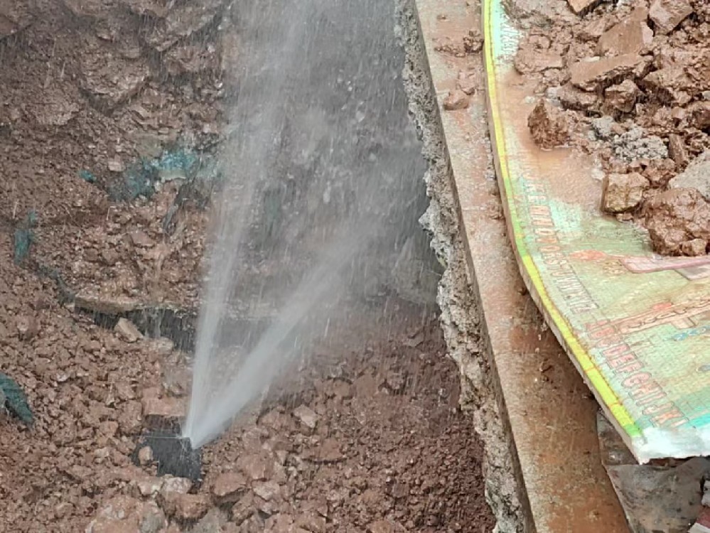岳阳市屈原管理区消防水管漏水检测定点开挖